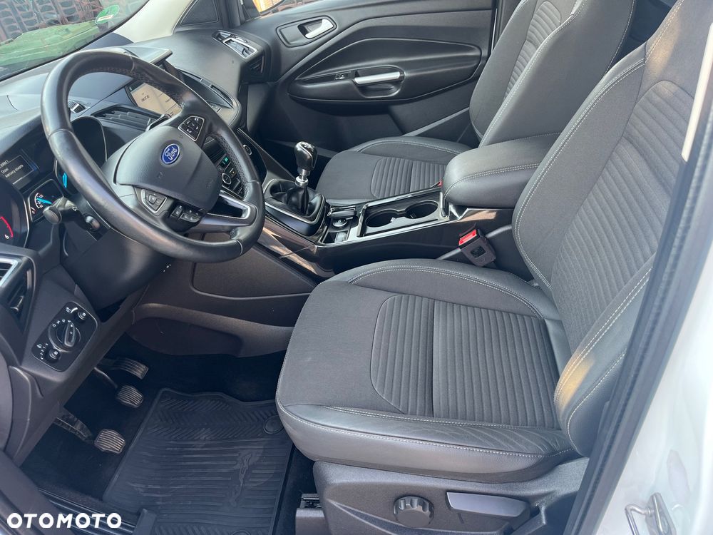Ford Kuga 2.0 TDCi 4x4 Titanium - 28
