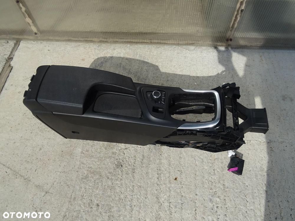 ZAKOŃCZENIE KONSOLI ŚRODKOWEJ GNIAZDO 12V PANEL CZARNY NAWIEWY TYŁ OPEL INSIGNIA A - 5