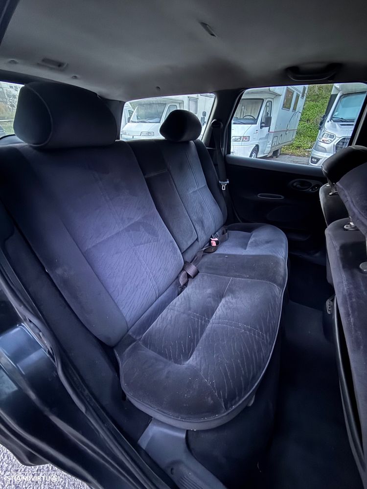 Ford Mondeo SW 1.8 TDi Ghia - 9