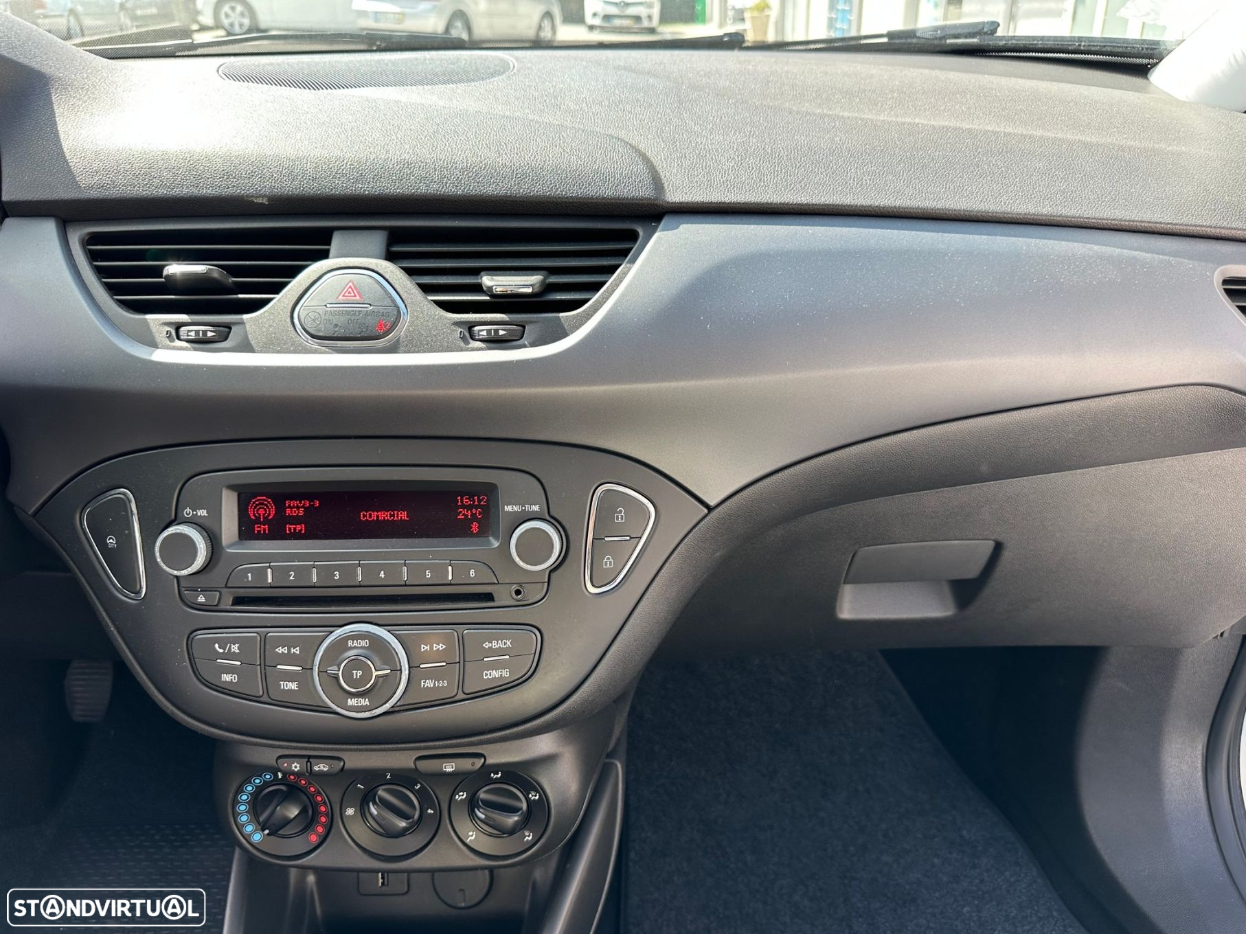 Opel Corsa 1.2 120 Anos - 10
