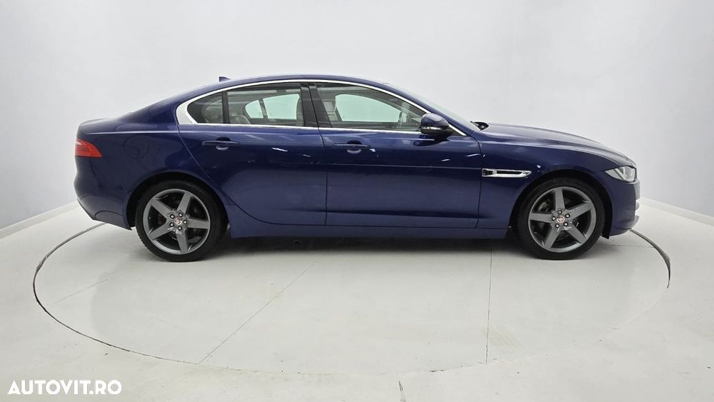 Jaguar XE - 5
