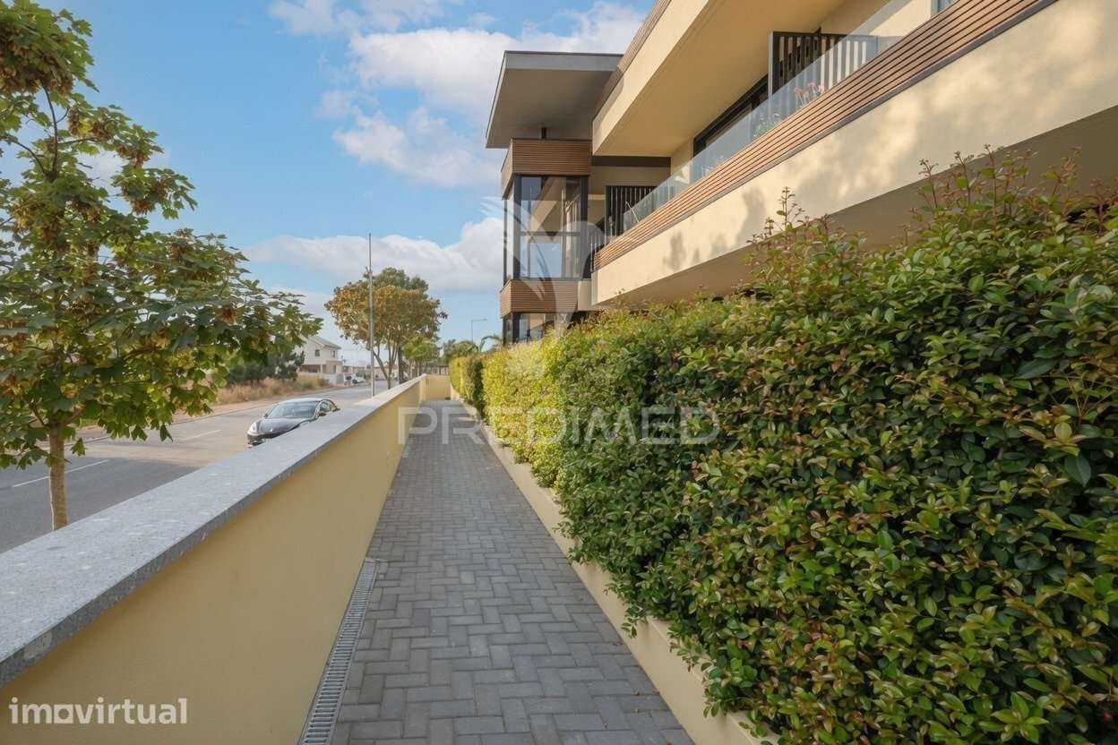 Apartamento T3 Duplex NOVO - Vista Mar, Condomínio fechado c/piscina - Grande imagem: 4/35