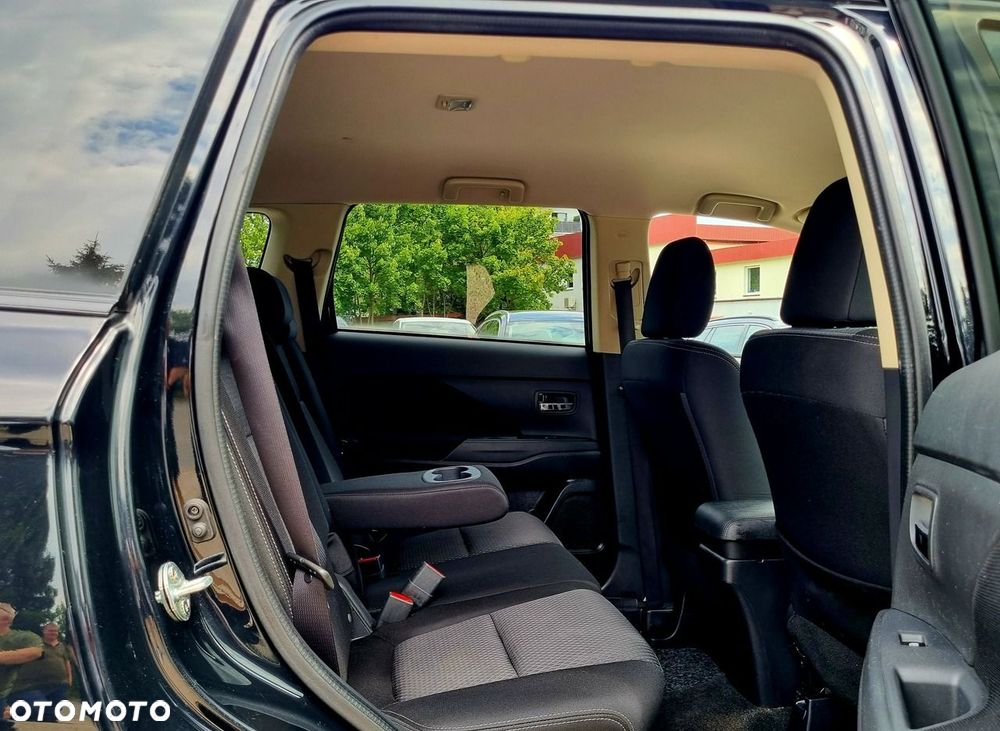 Mitsubishi Outlander 2.0 4WD Invite - 12