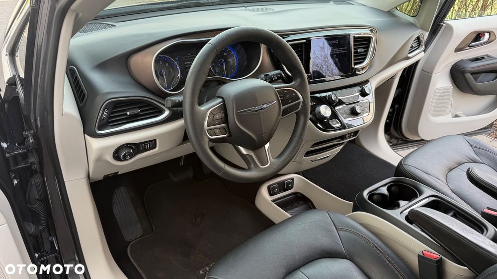 Chrysler Pacifica - 5