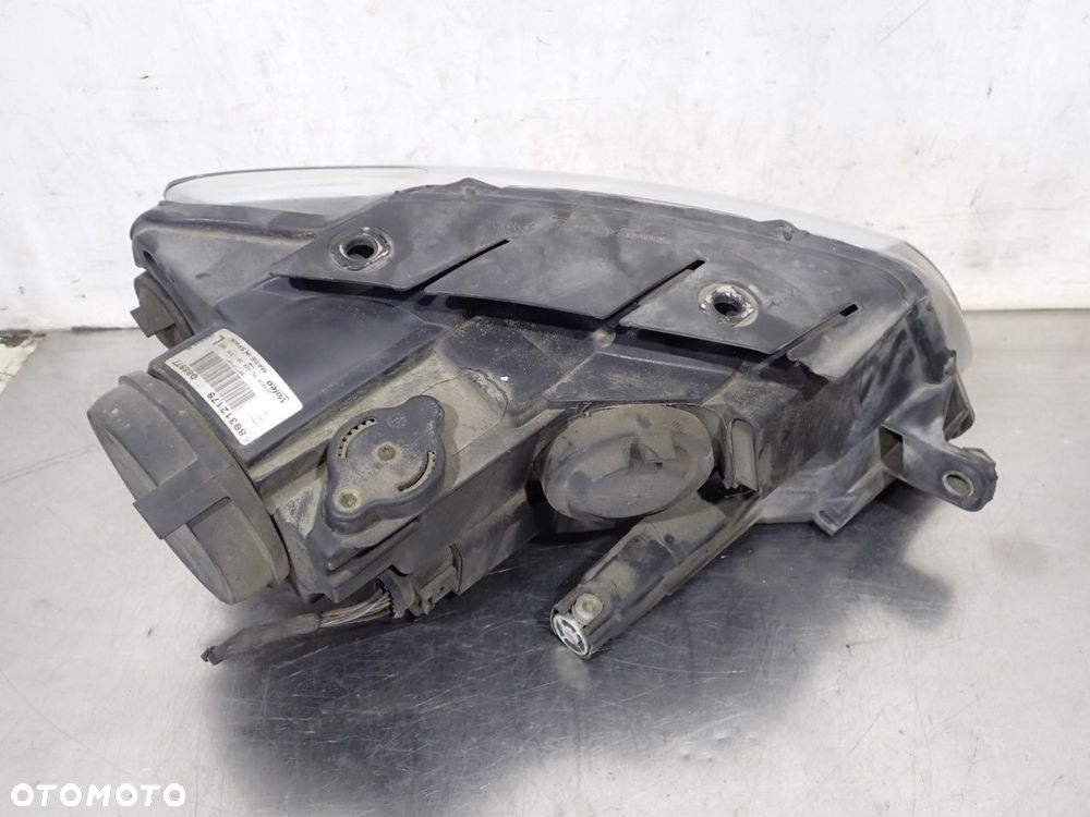 LAMPA LEWA PRZEDNIA VOLKSWAGEN PASSAT B6 - 5