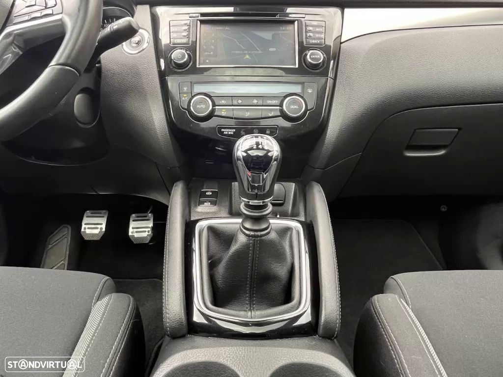 Nissan Qashqai 1.5 dCi N-Connecta 18 - 21