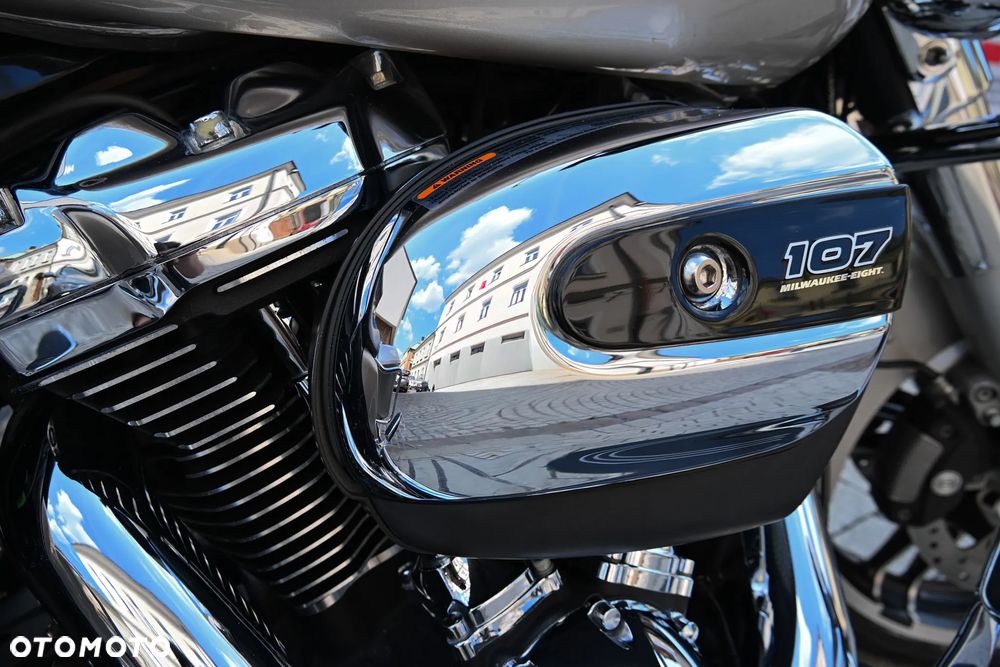 Harley-Davidson Touring Street Glide - 2