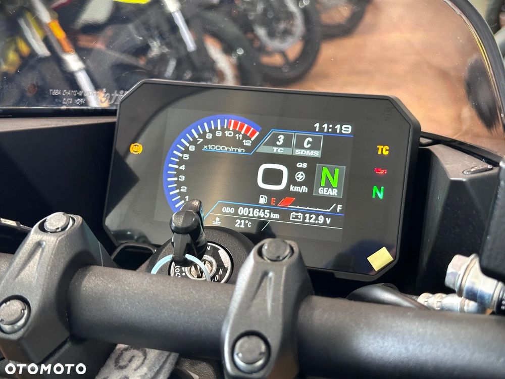 Suzuki GSX - 12