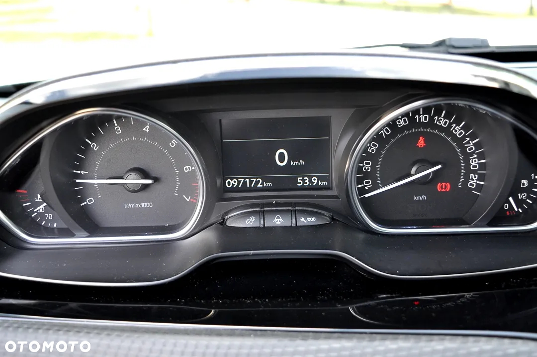 Peugeot 2008 1.2 Pure Tech GPF Allure S&S - 25