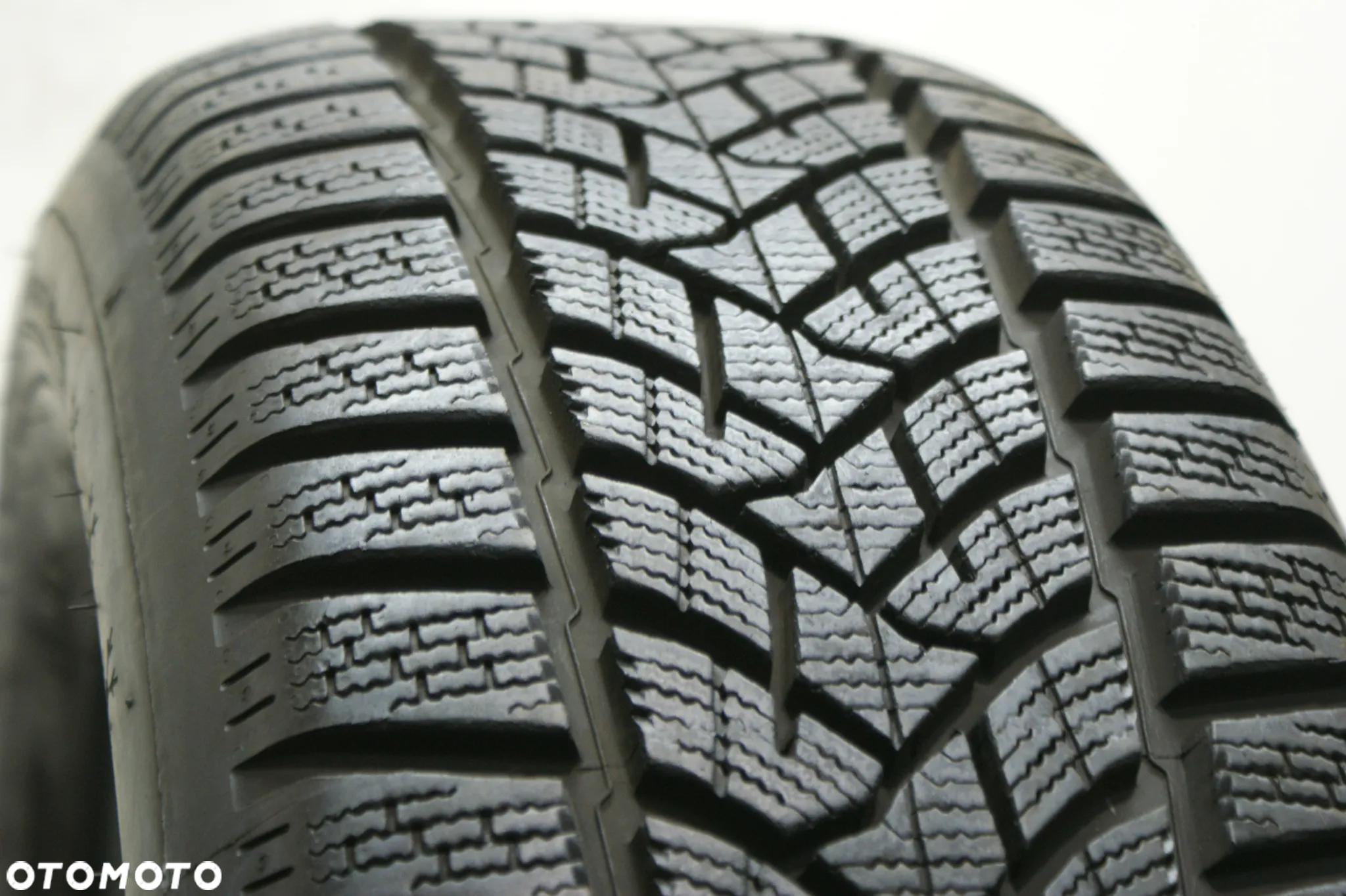 215/60R16 DUNLOP WINTER SPORT 5 , 8,8mm - 2