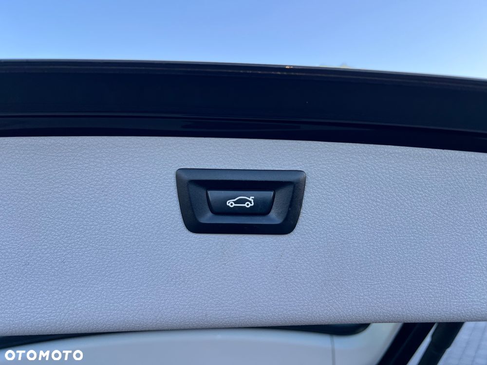 BMW Seria 3 318d Luxury Line - 24