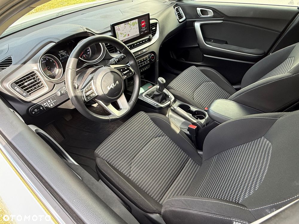 Kia Ceed - 10