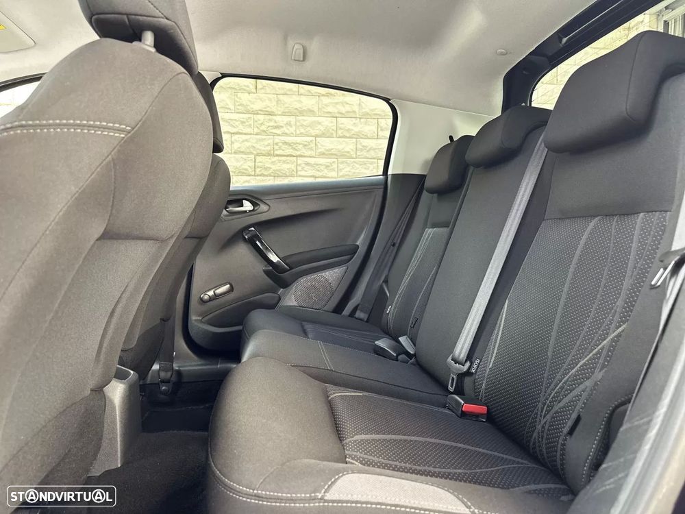Peugeot 208 1.2 PureTech Active - 11