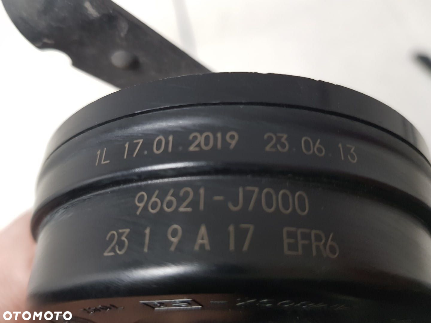 ORYGINAL SYGNAŁ KLAKSON TRĄBKA KIA CEED III 3 PROCEED XCEED 17-24r  96621-J7000 96621J7000 - 3