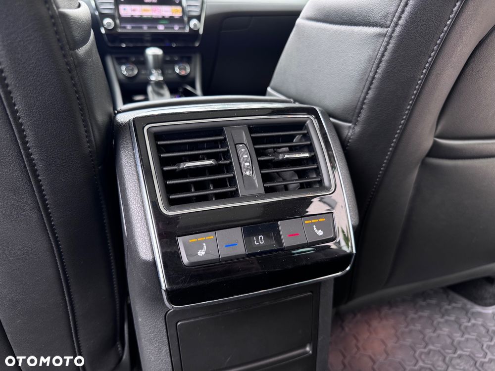 Skoda Superb 2.0 TDI L&K DSG - 19