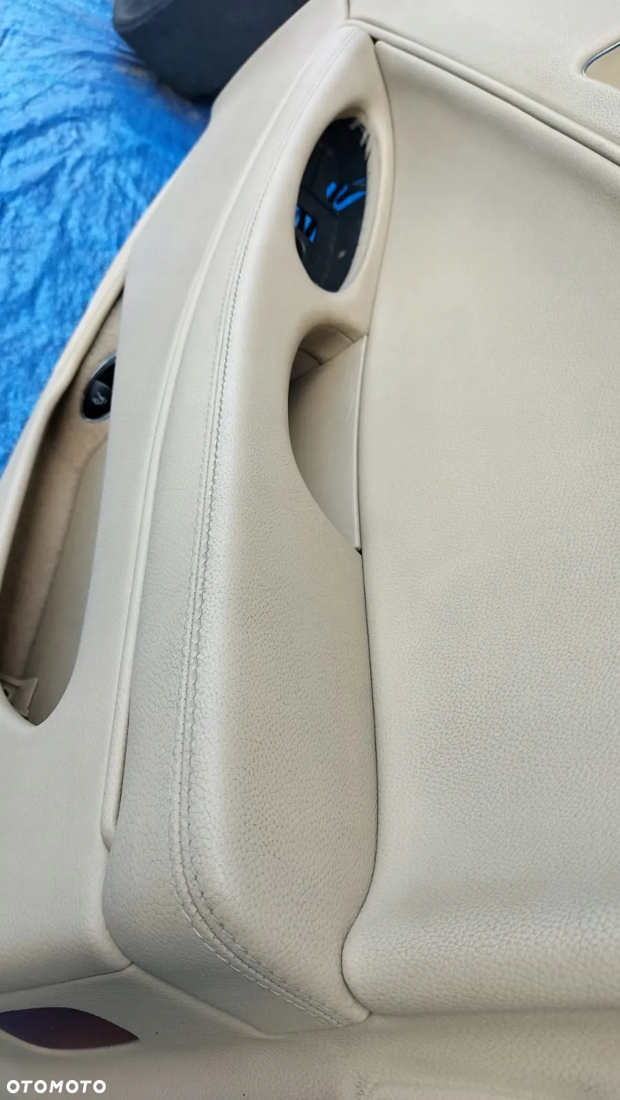 BOCZEK TAPICERKA DRZWI PRAWY PRZÓD BEŻOWY PODŁOKIETNIK ZAŚLEPKA A2197207870 A2197202048 A2197270628 MERCEDES CLS W219 C219 - 3