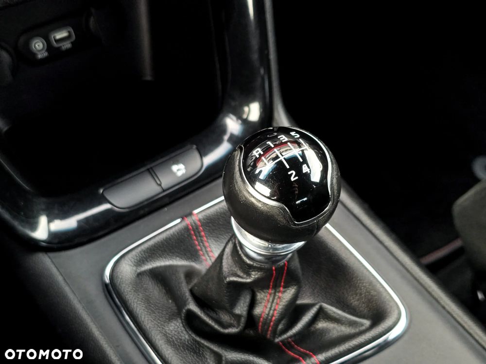 Kia Ceed 1.6 T-GDI GT - 27