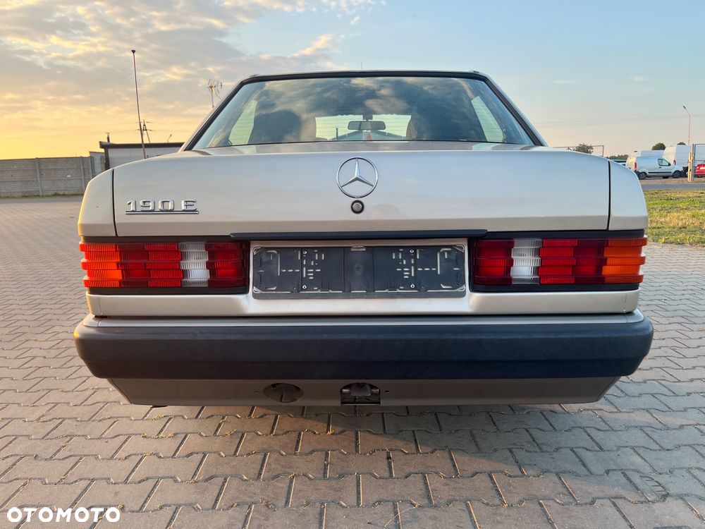 Mercedes-Benz W201 (190) - 4