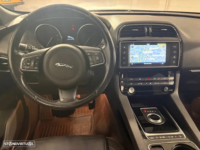 Jaguar F-Pace 20d AWD Aut. R-Sport - 6