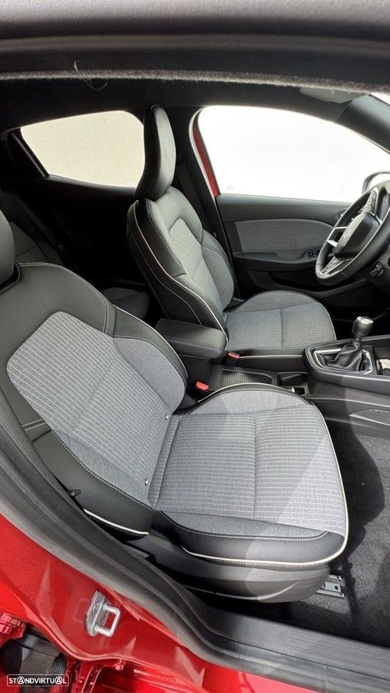 Renault Clio 1.0 TCe Techno Bi-Fuel - 10