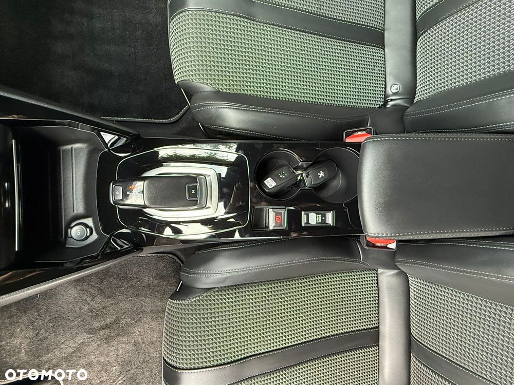 Peugeot 2008 PureTech 130 EAT8 GT Pack - 19