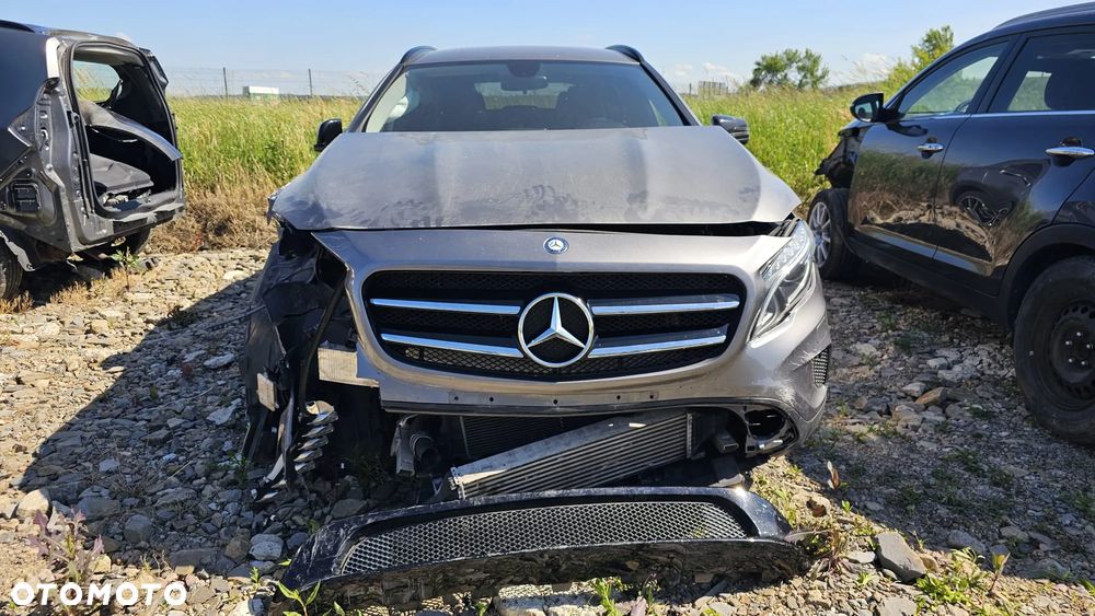 Mercedes-Benz GLA - 2