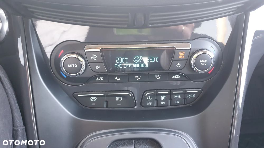 Ford Kuga 2.0 TDCi 4x4 Titanium - 27