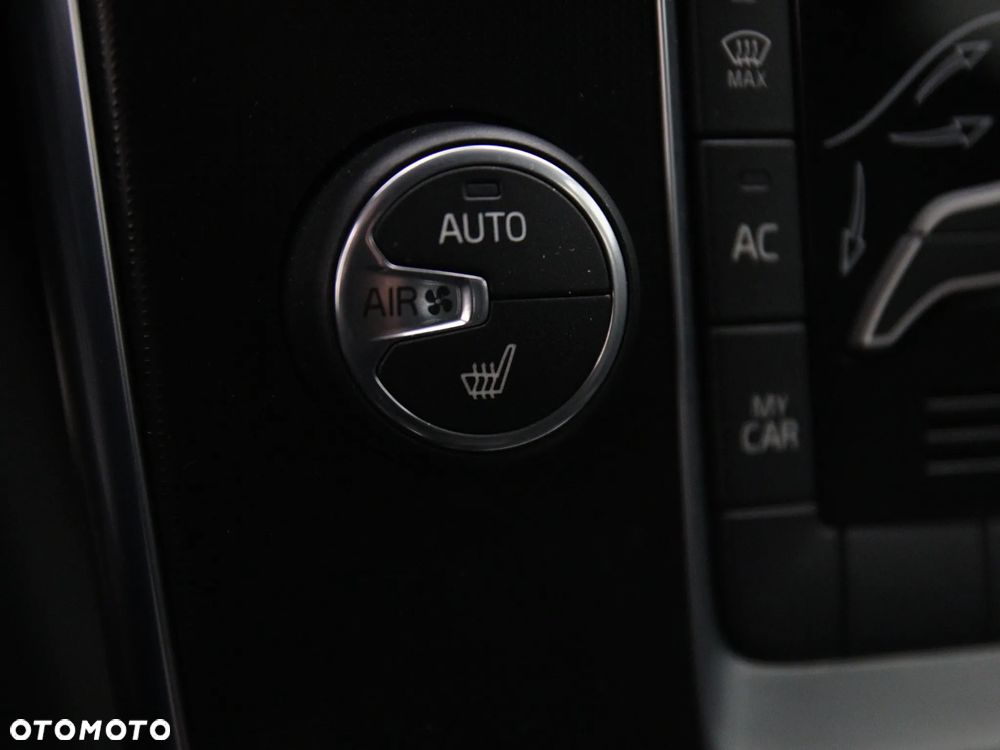 Volvo V40 D4 Drive-E R-Design Kinetic - 31