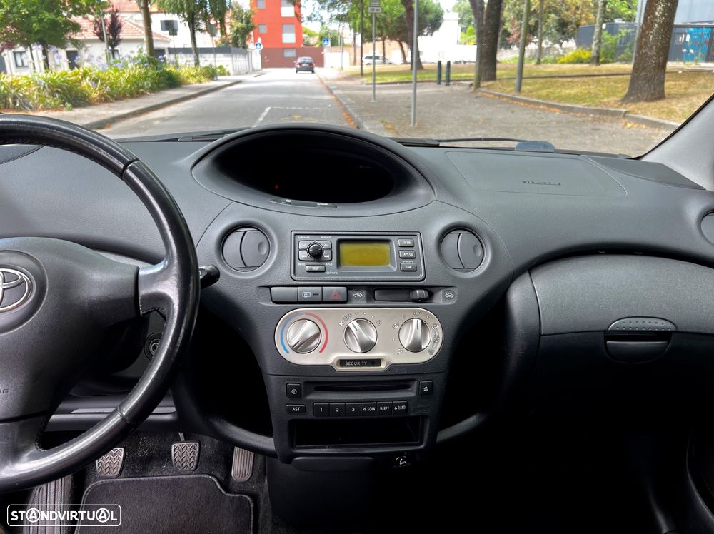Toyota Yaris 1.0 SE MMT - 13