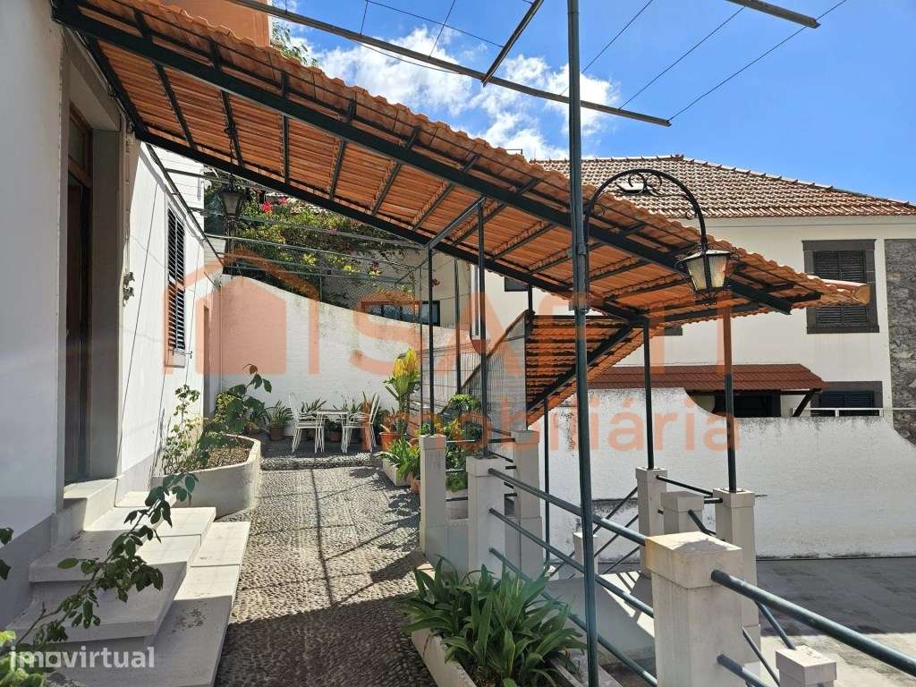 Fantástica Moradia T4 no Funchal com vista e localização prime! - Grande imagem: 3/12