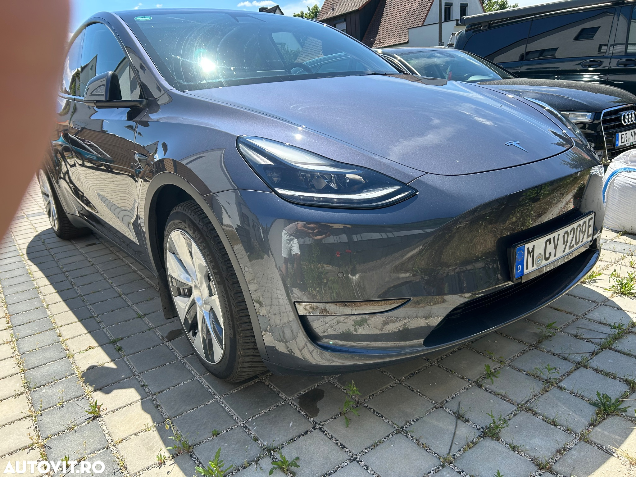 Tesla Model Y Long Range Dual Motor AWD - 5