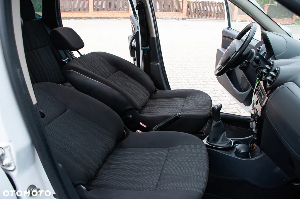 Dacia Duster 1.6 16V 4x2 Laureate - 26