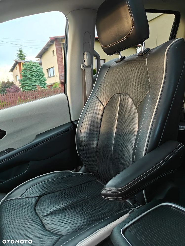 Chrysler Pacifica - 30