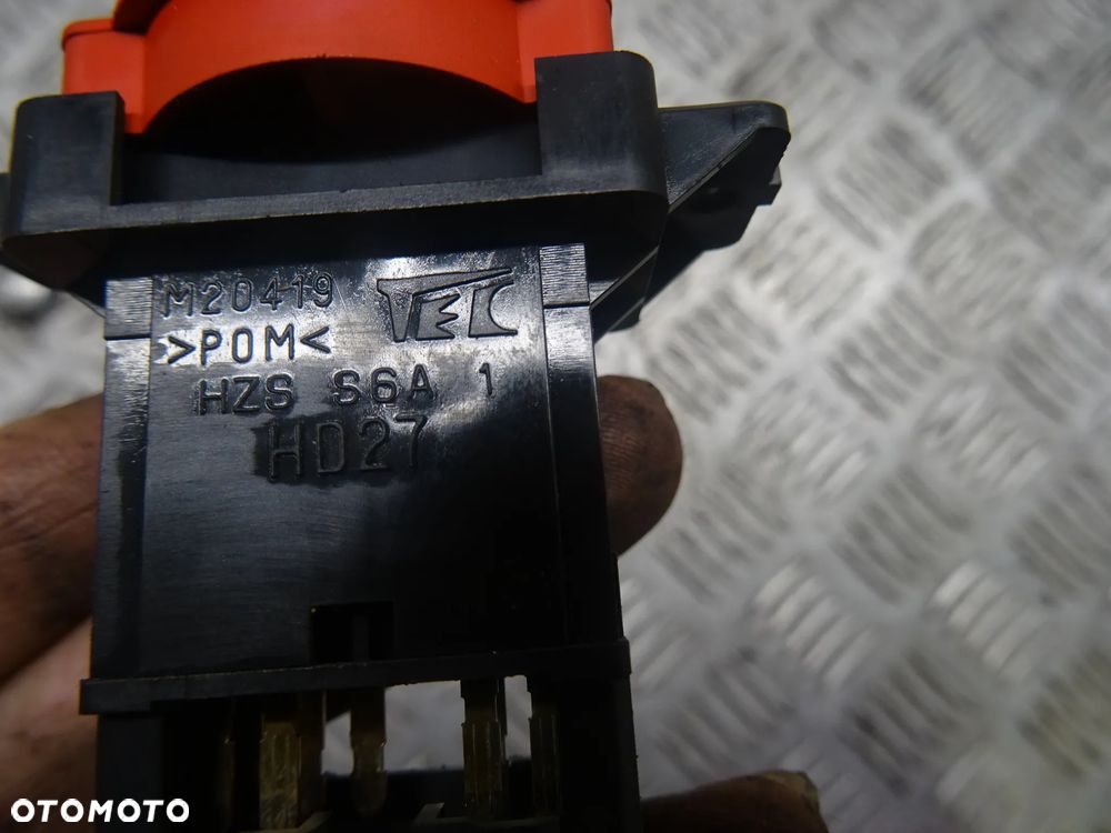 HONDA CIVIC VII HB 5D 1.7D PRZYCISK ŚWIATEŁ AWARYJNYCH - 5