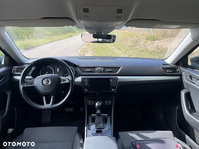 Skoda Superb Combi 2.0 TDI DSG Ambition - 11