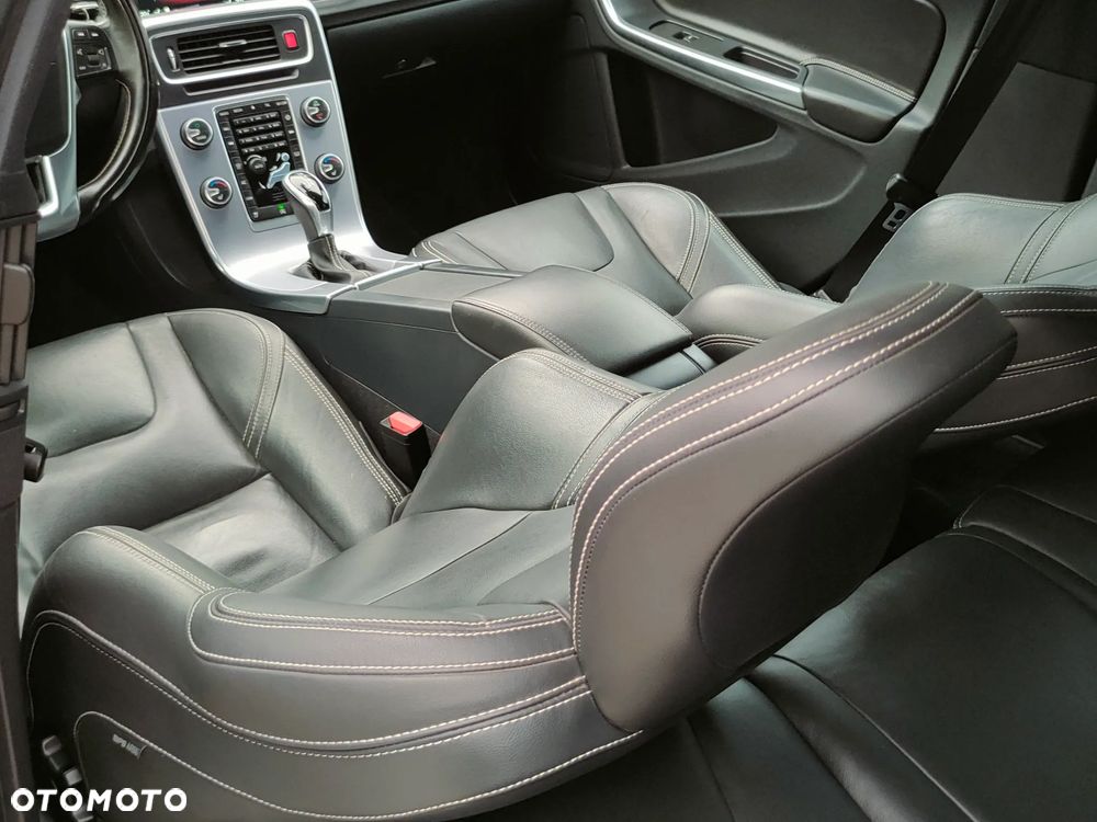 Volvo V60 D4 Geartronic Summum - 25