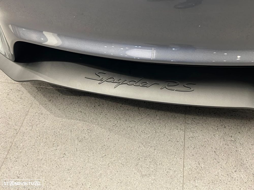 Porsche 718 Spyder - 12