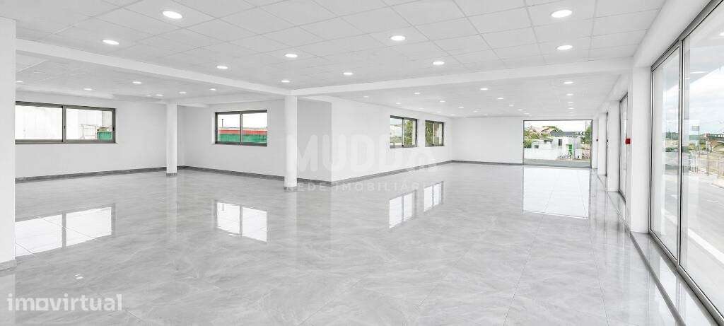 Arrenda-se Loja/ Espaço Comercial com 700 m2 - Grande imagem: 2/7