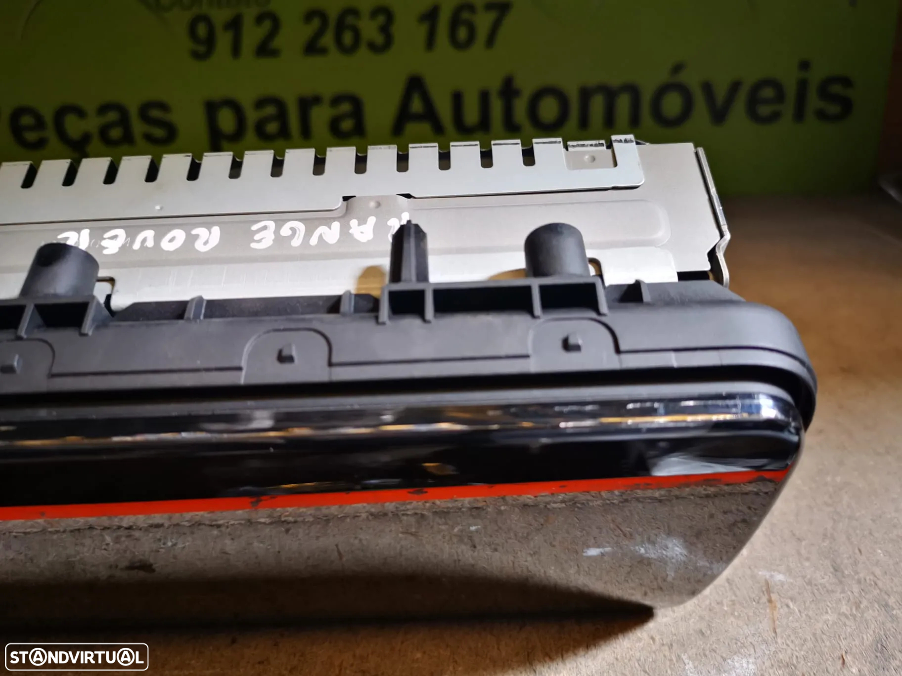 RANGE ROVER VELAR RADIO DISPLAY - D022 - 2