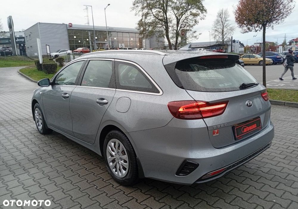 Kia Ceed - 10
