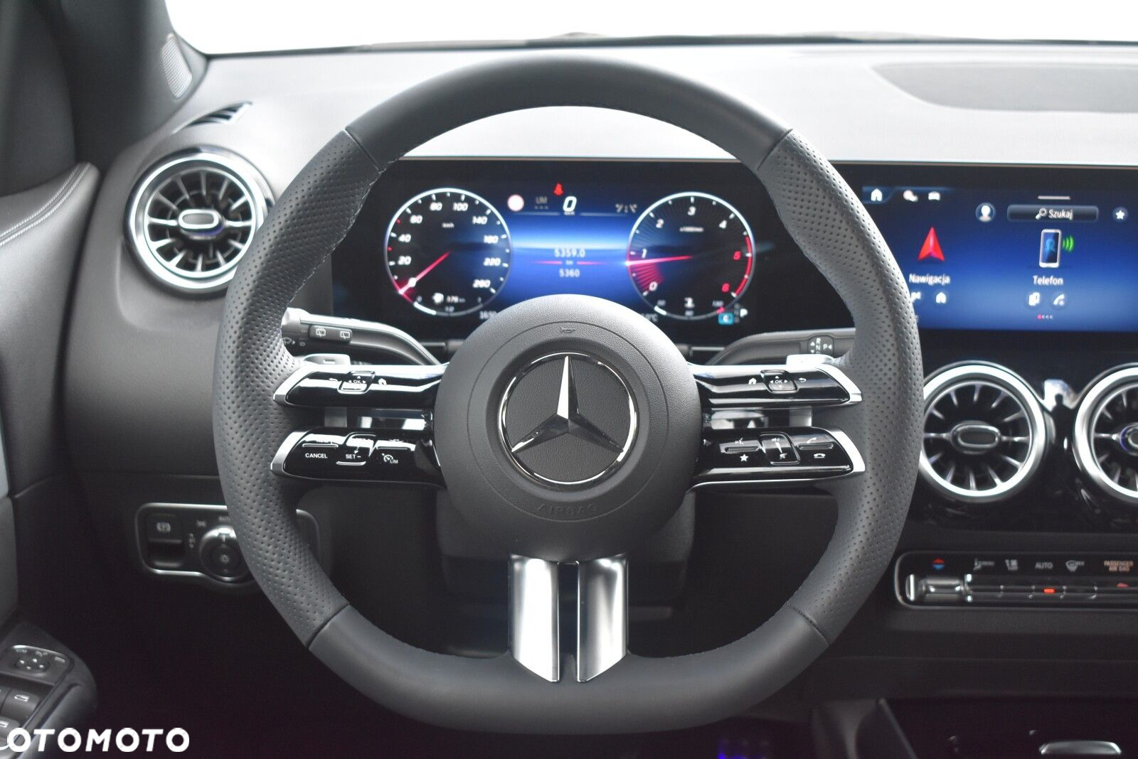 Mercedes-Benz GLA - 7