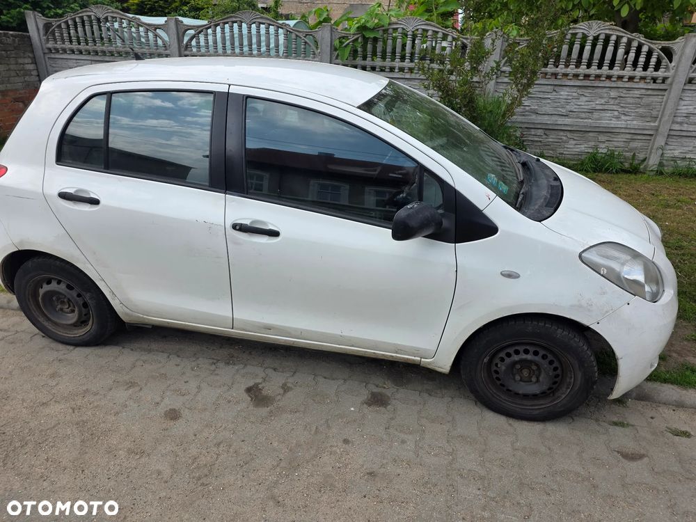 Toyota Yaris 1.0 Luna EU5 - 1