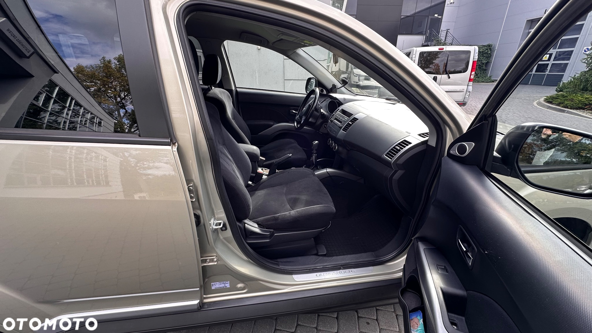 Mitsubishi Outlander 2.0 DID Intense + - 18
