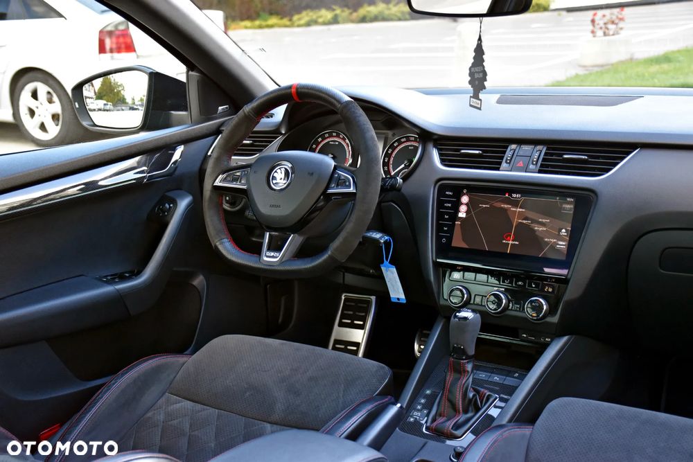 Skoda Octavia 2.0 TDI DSG RS - 36