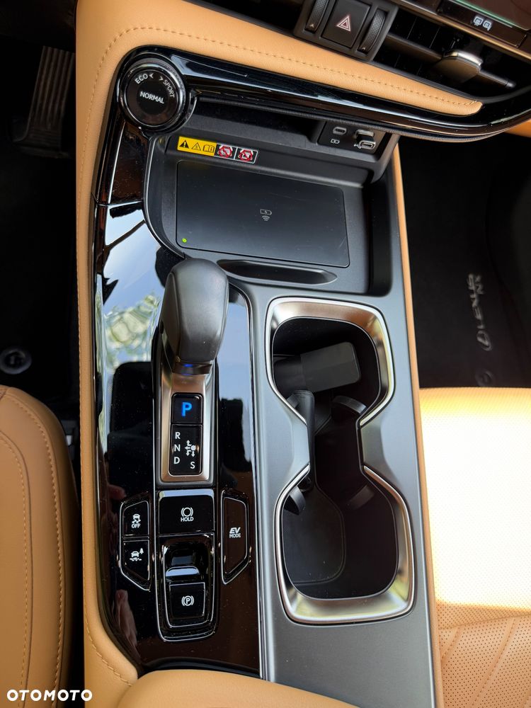 Lexus NX 350h Omotenashi AWD - 11