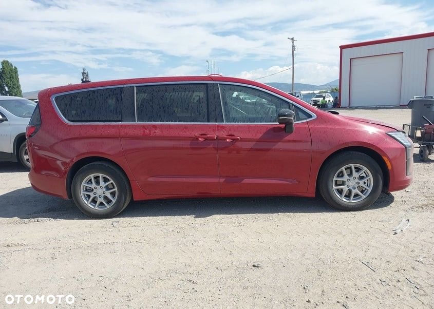 Chrysler Pacifica - 22