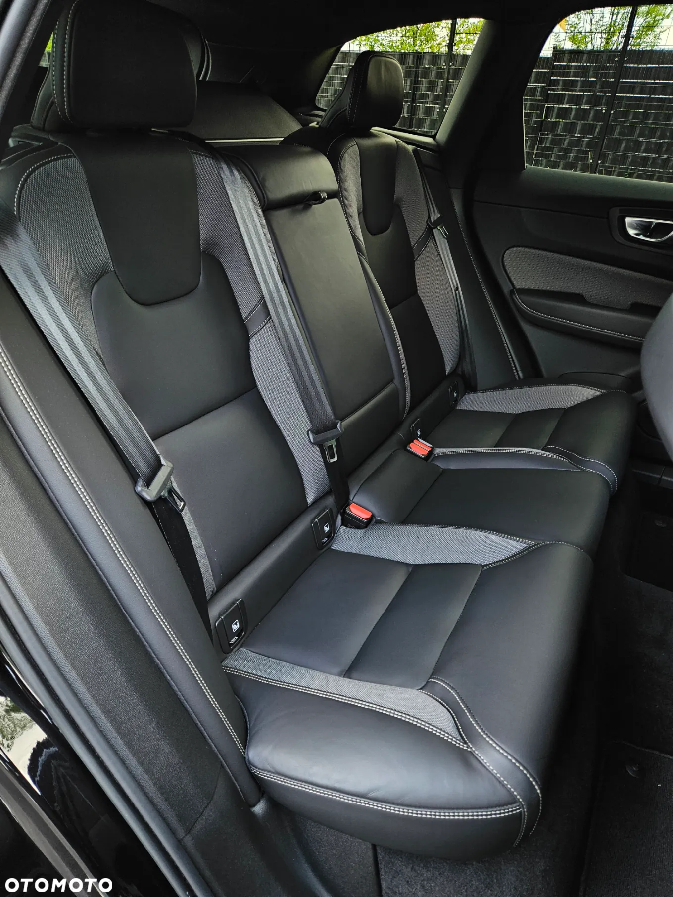 Volvo XC 60 B4 D AWD Plus Dark - 26
