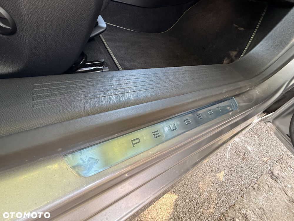 Peugeot 308 225 e-EAT8 GT - 17