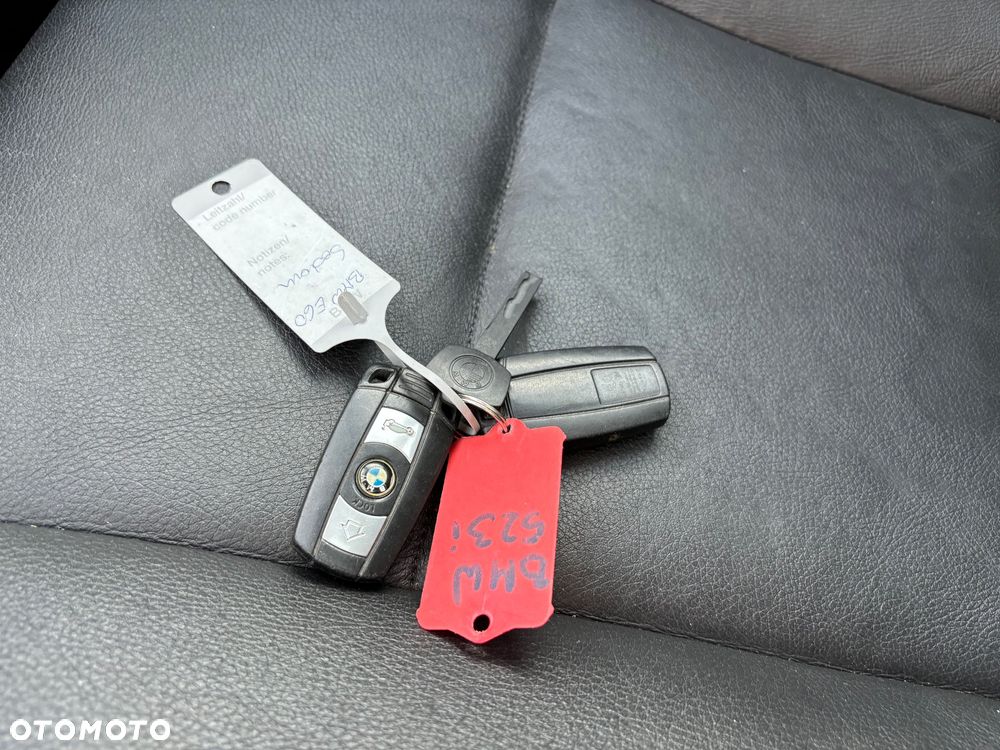 BMW Seria 5 523i - 30