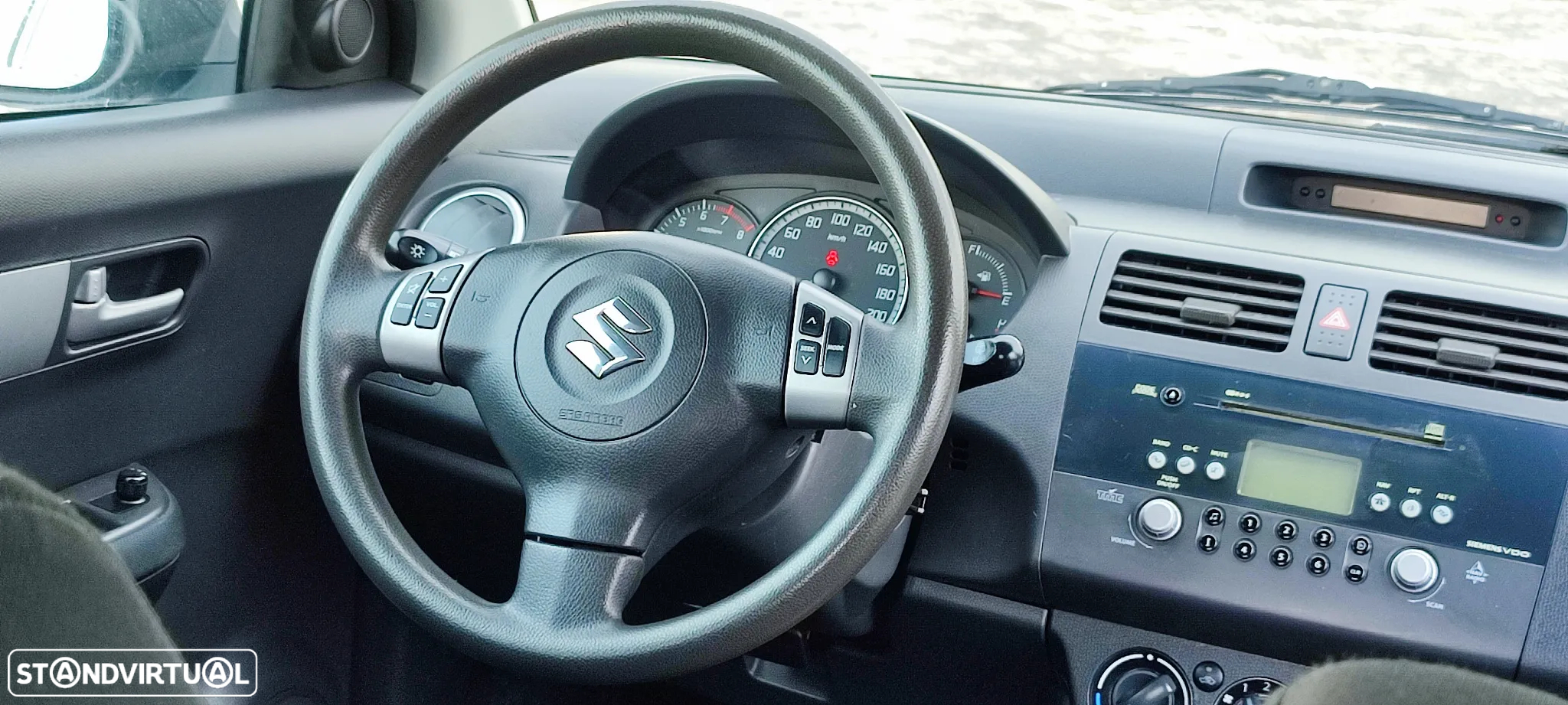 Suzuki Swift 1.3 16V GLX - 10